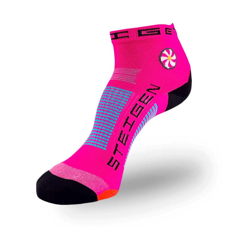 A single hot pink low-cut sports sock shown at an angle against a transparent background. Details include black reinforced toe and heel patches, blue horizontal elastic ribbing on the instep, and the brand name "STEIGEN" printed vertically in black sans-serif font.